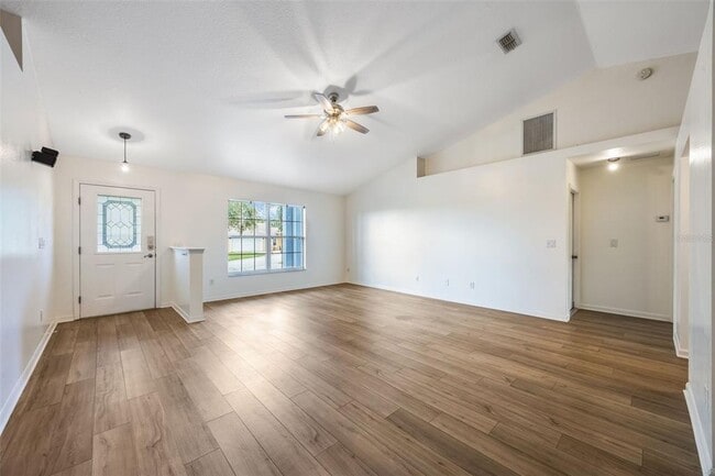 Photo - 9611 Saragossa St