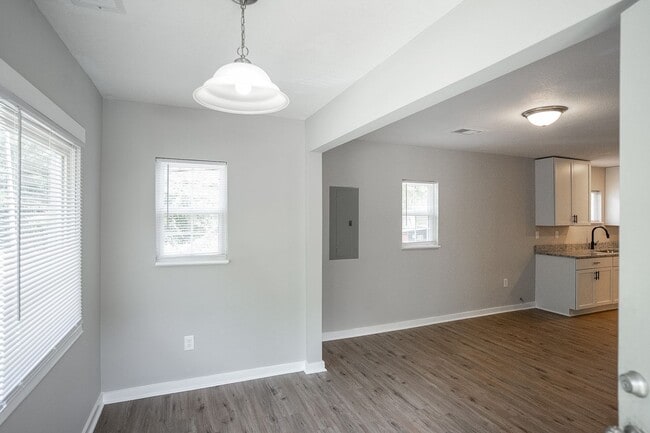 Photo - 536 Basin St