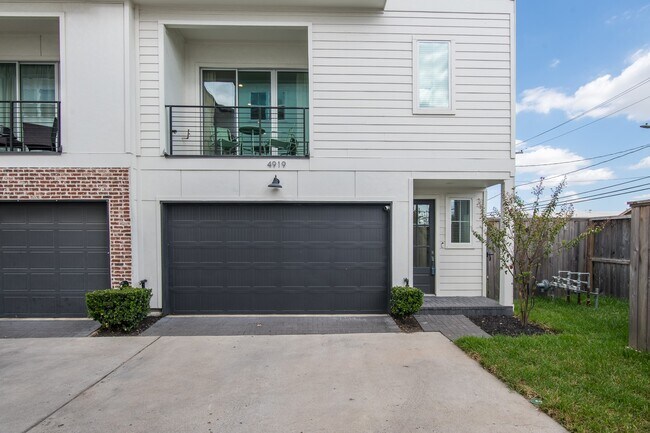Photo - 4919 Avenue J