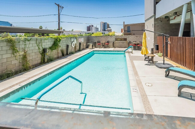 Building Photo - 1130 N 2nd St Unit Apt 205
