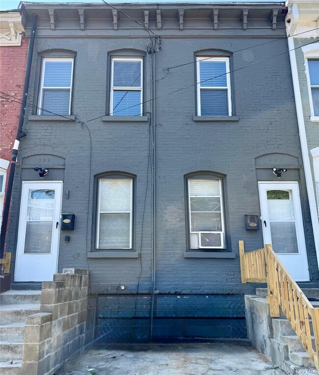 Building Photo - 401 Liberty St Rental