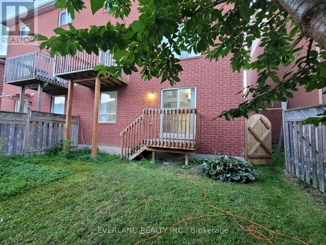 Photo - 221 Knapton Dr