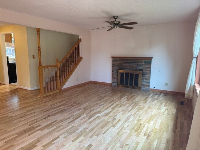 Photo - 4 bedroom 2 bathroom home in a great neighborhood!