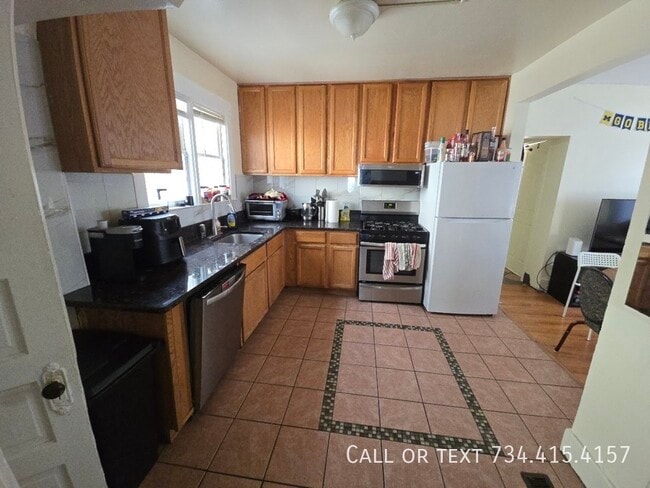 Photo - 502 Benjamin St