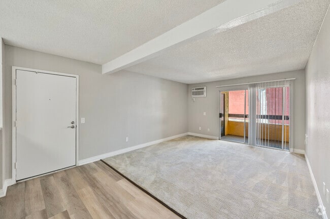 3BR, 2BA - 1,117SF - Living Room