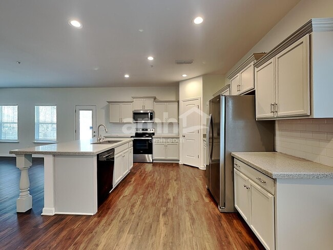 Photo - 108 Windyhill St