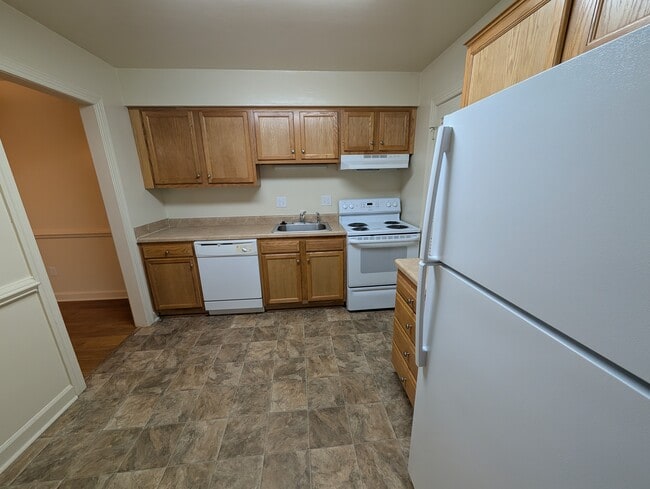 Kitchen - Brandon Point Apartments
