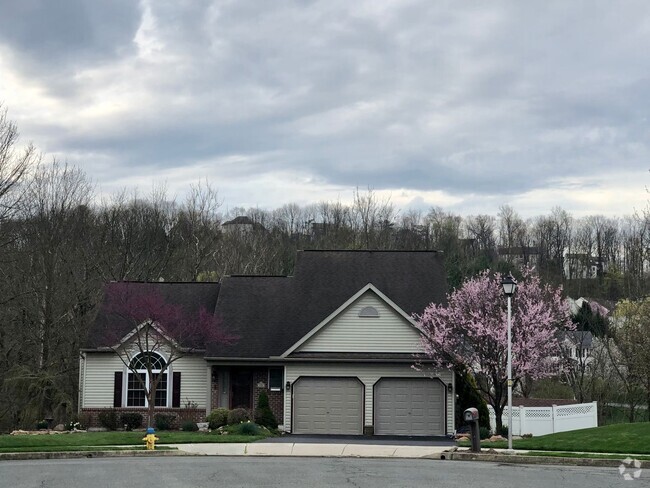 Building Photo - Exeter single family home on private cul-d...