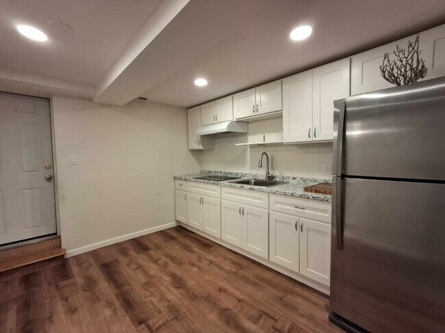 Photo - 4 Embroidery St