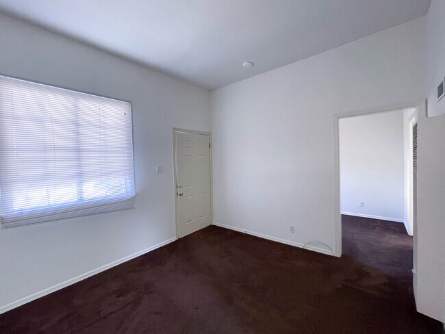 Photo - 104 N Huntington Dr