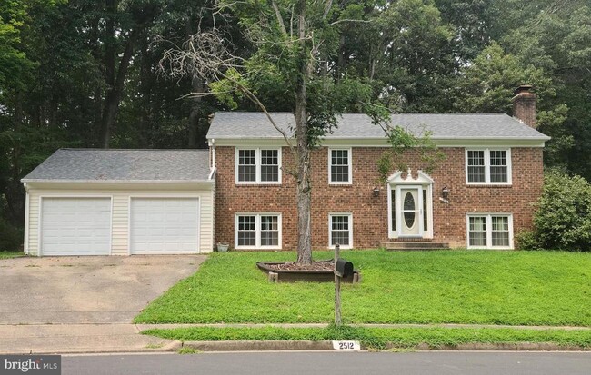 Photo - 2512 Deepford Dr House