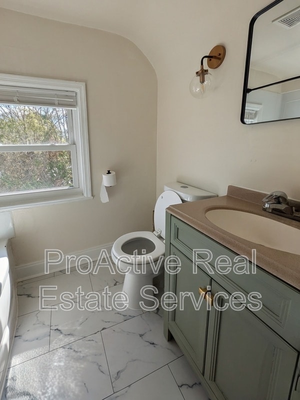 Photo - 1018 Wolcott Ave Unit B