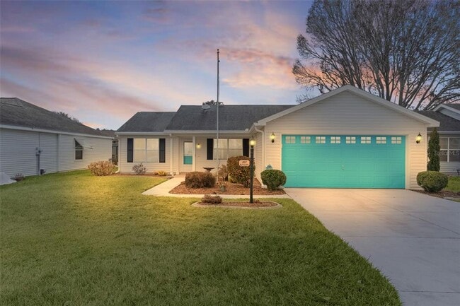 Building Photo - 807 Ramos Dr