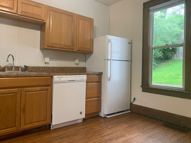 Photo - 743 Wells St