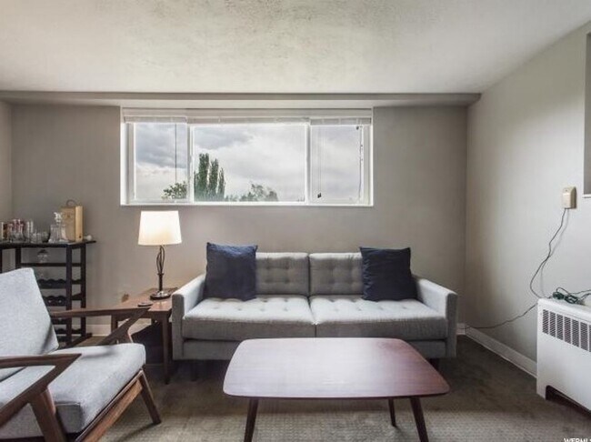 615 Grand St E Unit 3
