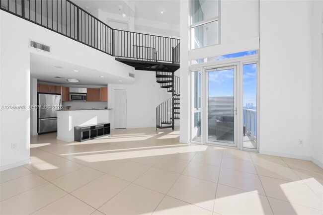 Building Photo - 300 S Biscayne Blvd Unit L-1214