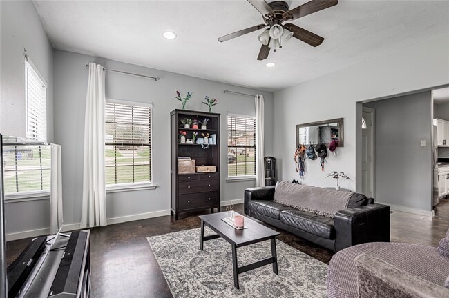 Photo - 3122 Molly Dr