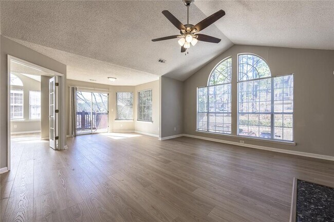 1107 Sandy Ln Dr