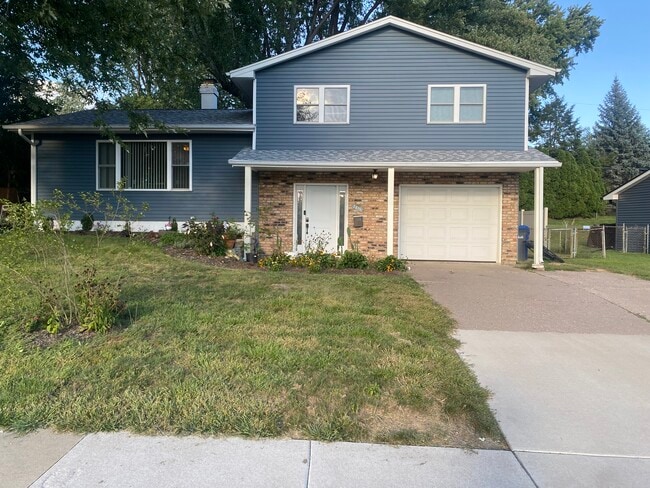 Photo - 2815 Olympia Dr House