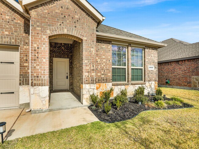 Photo - Next to New and Move in Ready!