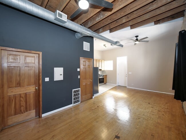 Photo - 2849 W Belmont Ave Unit 2R