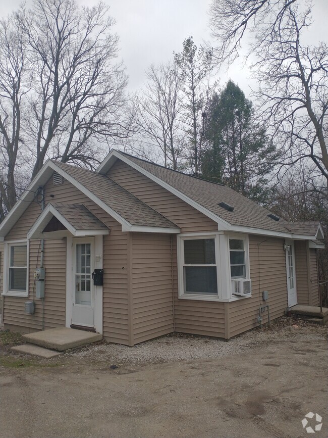 Building Photo - 230 Jackson Ave Unit half Rental