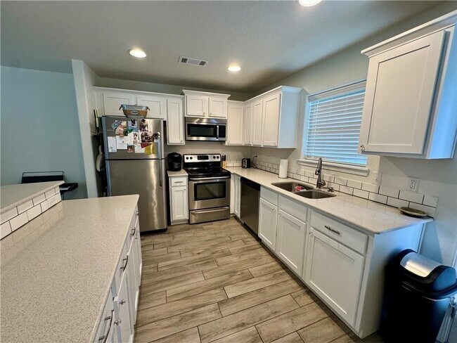 Photo - 271 S Breakwater Ln