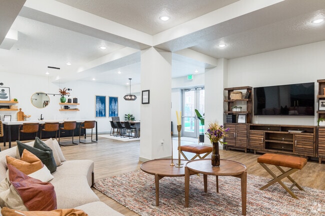 Luxury Clubhouse - Canyon Vista Apartments