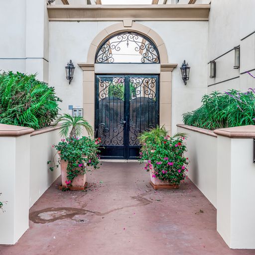 Front Entrance - 7403 S Sepulveda Blvd Unit Villa Allegra Townhome