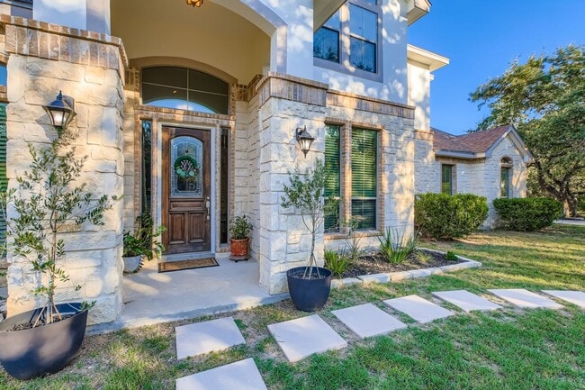 Photo - Large 4 bedroom home on 1 acre with lawn c...