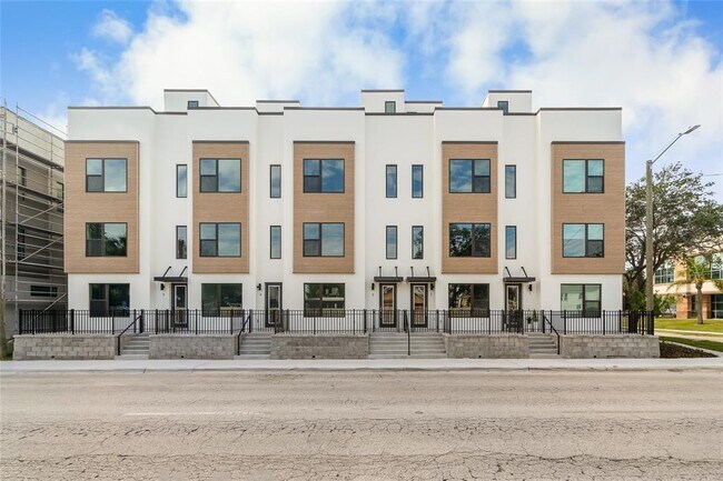 Photo - 2506 W Cleveland St Townhome