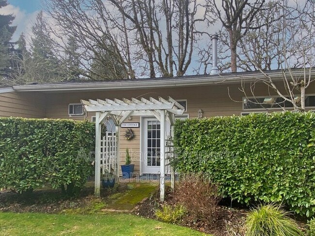 Photo - 1720 SW Brooklane Dr House