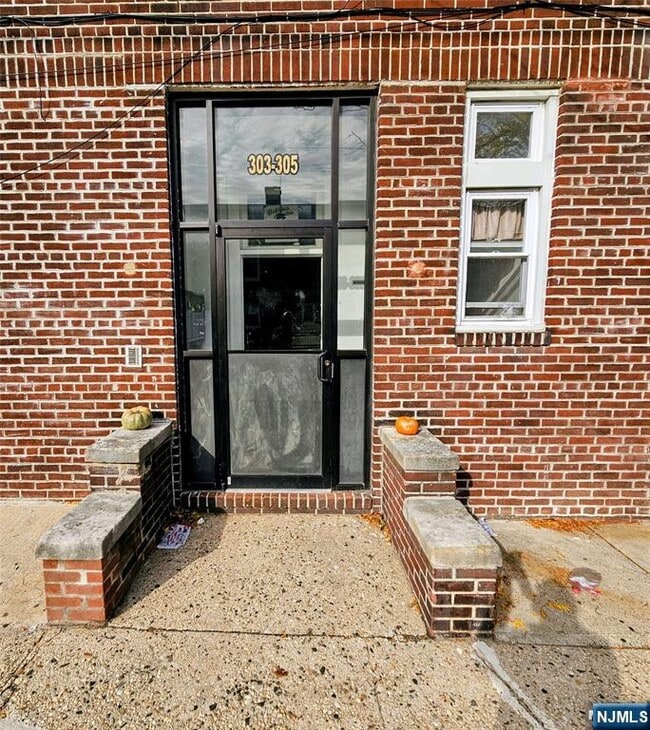 Photo - 32-34-34 Halstead St