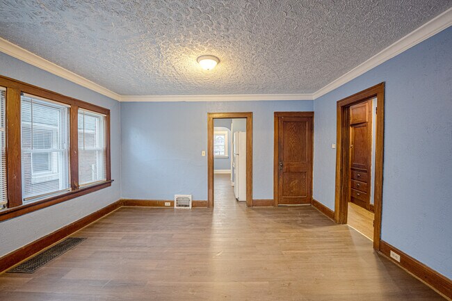 2403 Elm St