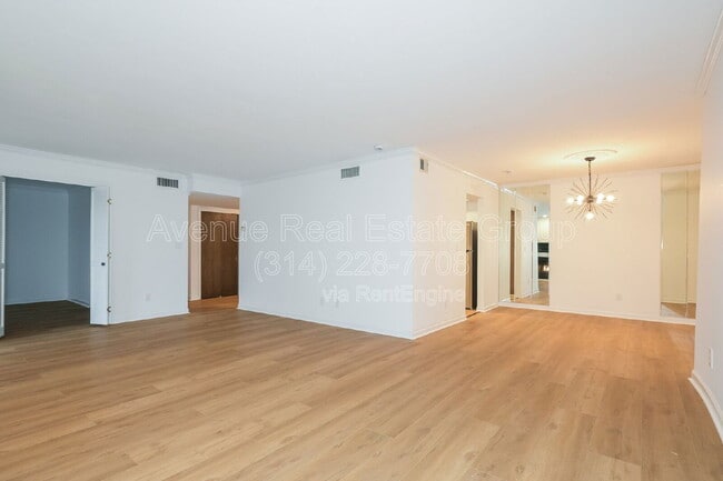 Photo - 590 Sarah Ln Unit 301