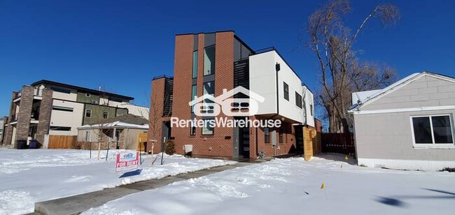 Building Photo - Beautiful 2 bed 2.5 bath Townhome Availabl...