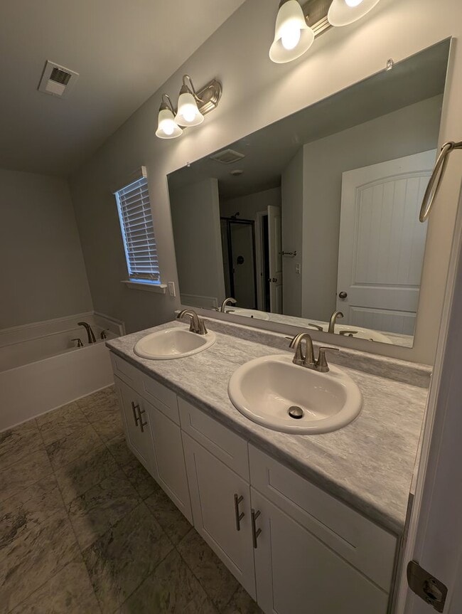 Photo - 244 Abercorn Dr