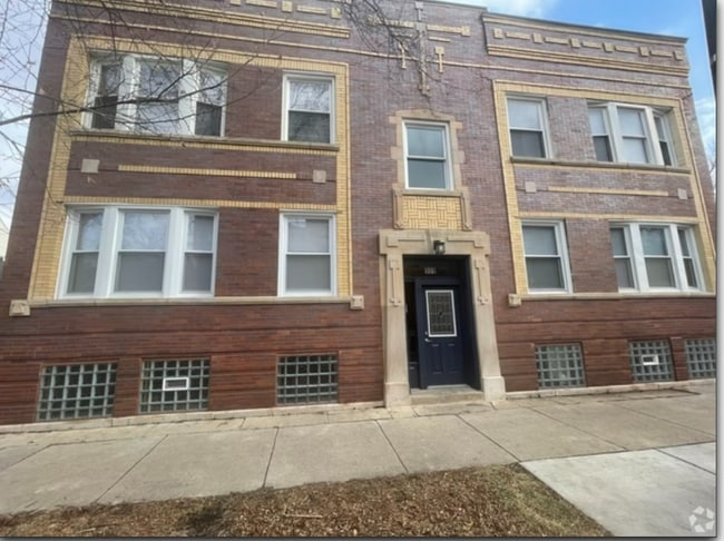 Building Photo - 909 N Austin Blvd Rental