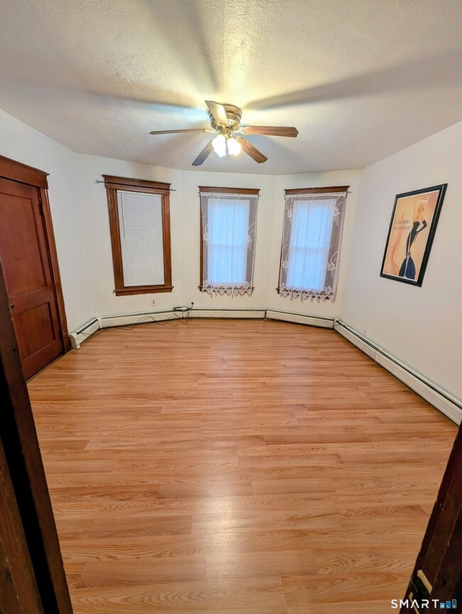 Photo - 160 Smith St
