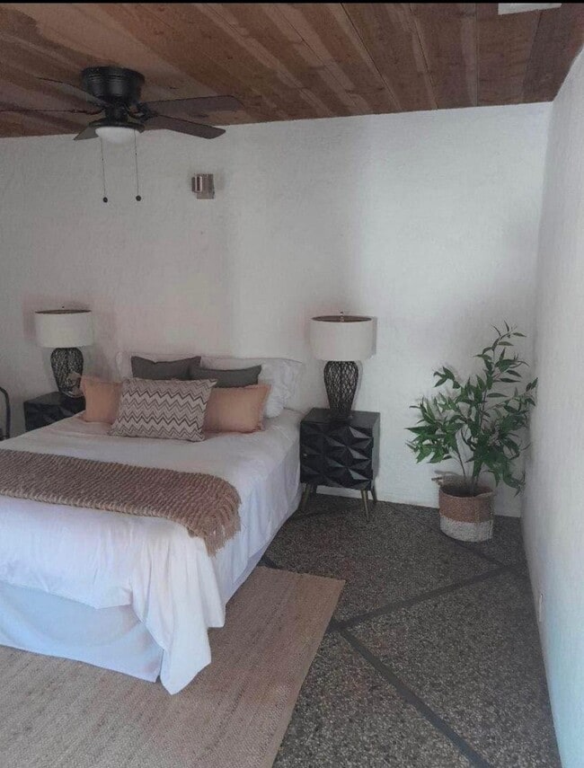 1741 Estates Way Unidad 1 Bedroom