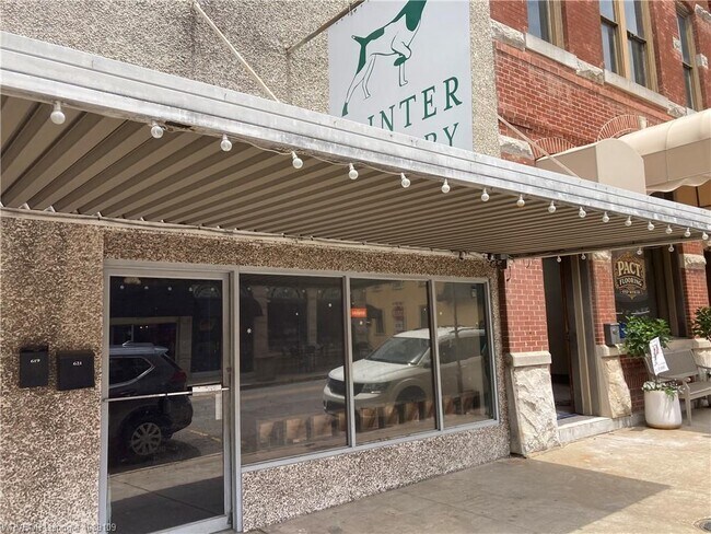 Photo - 621 Main St