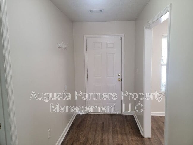 Photo - 1406 Anna Way