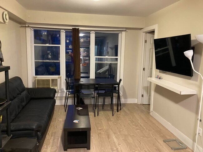 Photo - 466 Nelson St