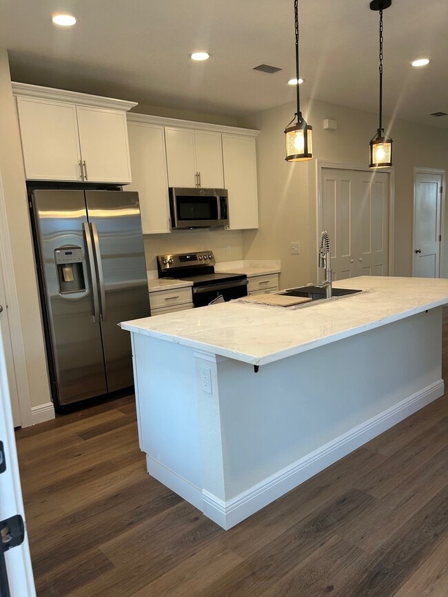 Photo - 206 W Fox St