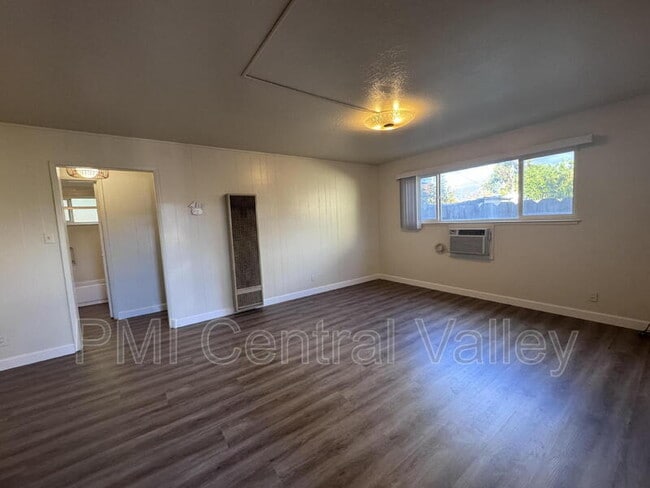 Photo - 117 E Grove St