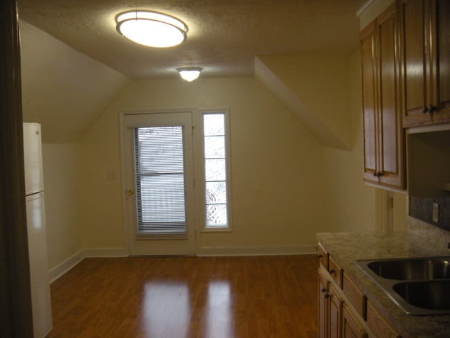 935 N Hayes Ave