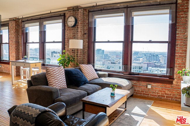 Photo - 460 S Spring St Unidad 1102