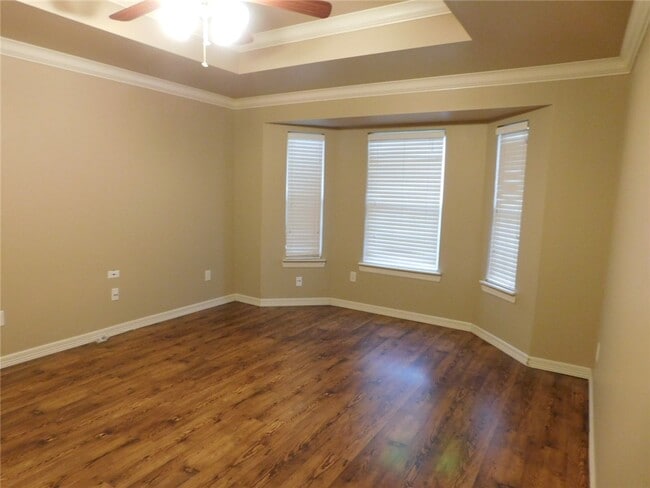 Photo - 910 SW Cheyenne Dr