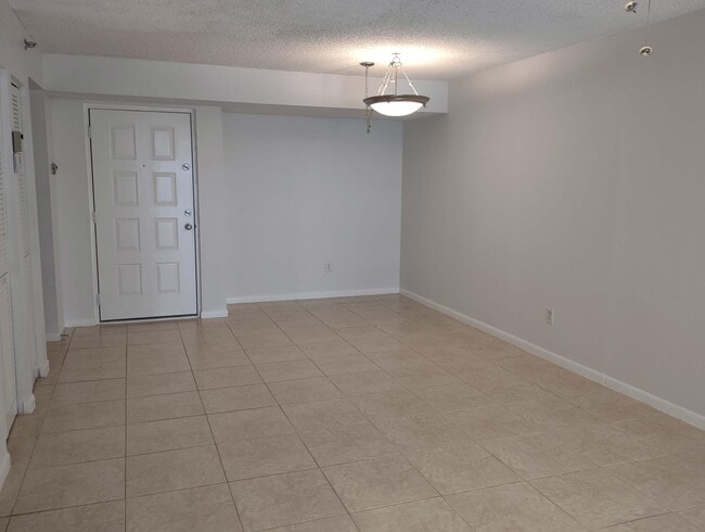 Photo - 2025 Lavers Cir Unidad D206