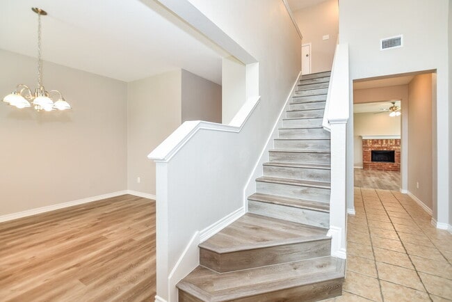 Photo - 100 Singleton Dr